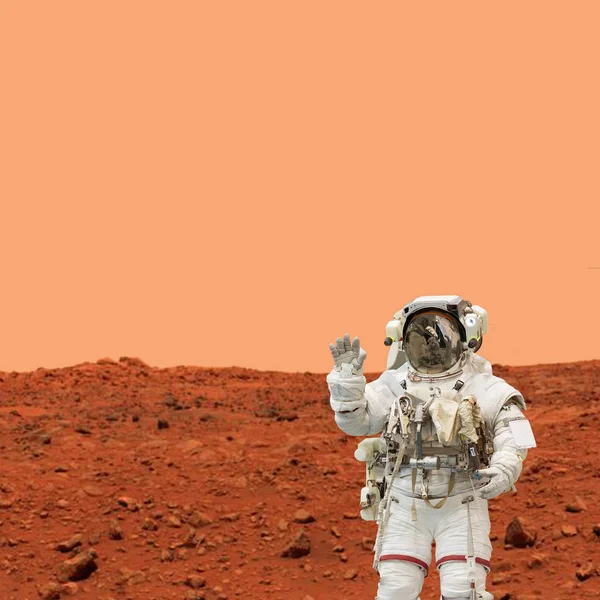 宇航员和火星太空旅行。此图像的元素 — 图库照片