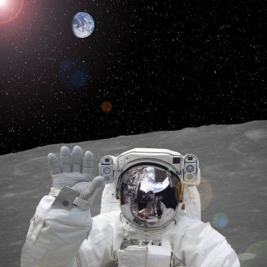 Astronot Ay 'da. Bu görüntünün elementleri NASA tarafından desteklenmektedir