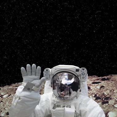 Astronot Ay 'da. Bu görüntünün elementleri NASA tarafından desteklenmektedir