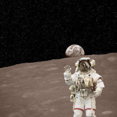 Astronot ayda poz. Bu görüntünün öğeleri