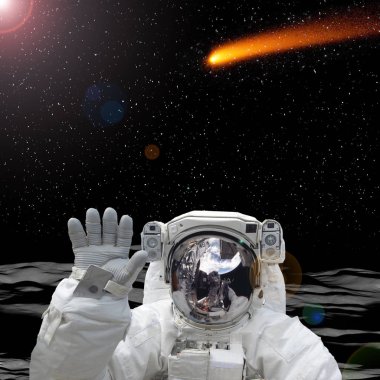 Uzaylı gezegeninde astronot. Kuyruklu yıldız arkada. Elementler 
