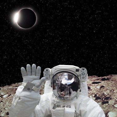 Astronot güneş dışı gezegen ve arkasında güneş tutulması. 