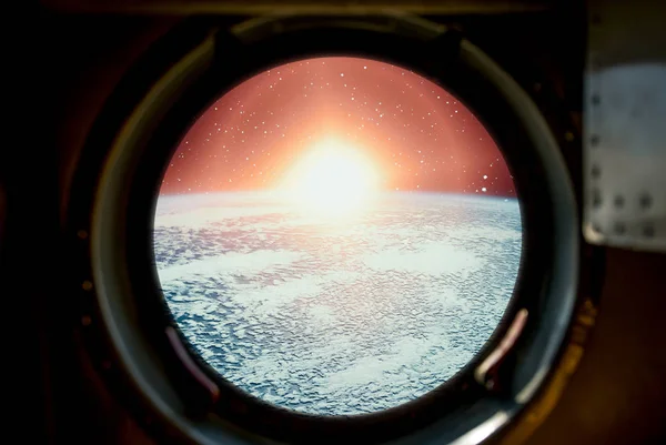 Salida del sol, vista desde la nave espacial. Elementos de esta imagen amueblada b —  Fotos de Stock