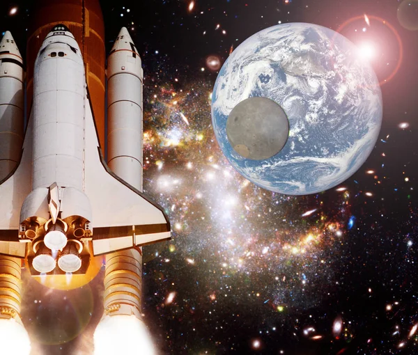 Raket (Shuttle) och Earth Globe. Elementen i denna bild päls — Stockfoto