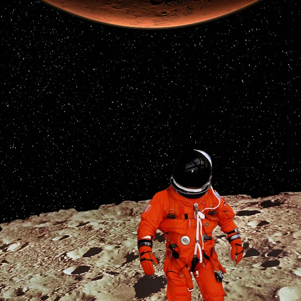 Astronauta dokonuje kroków na obcej planecie ziemi. Elementy o — Zdjęcie stockowe