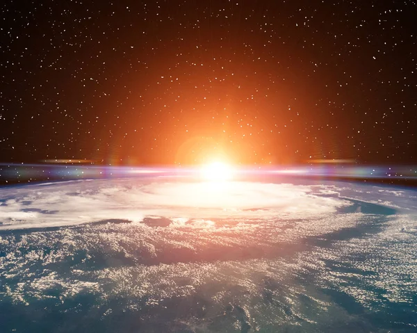 Soluppgång. Elementen i denna bild möblerad av NASA. — Stockfoto