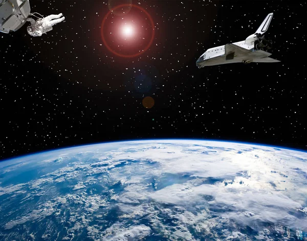 Astronot ve uzay gemileri. Lens parlaması. Bu görüntünün öğeleri