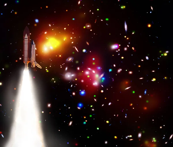 ロケットは惑星や星に行く。このイメージフーの要素 — ストック写真