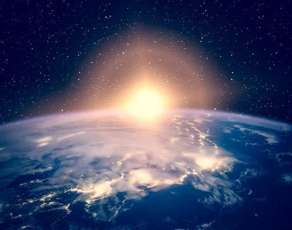 惑星地球と魅力的な日の出。このイメージの要素 — ストック写真