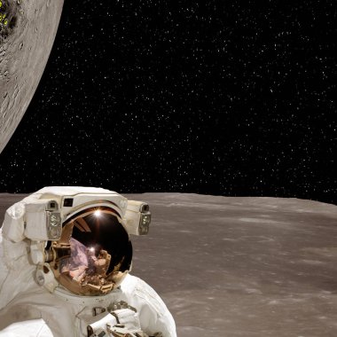 Garip güneş dışı gezegende poz veren astronot. Elementler 