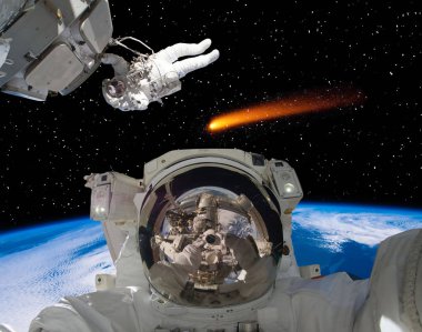Astronotlar ve kuyruklu yıldız. Na tarafından döşenmiş bu görüntünün unsurları