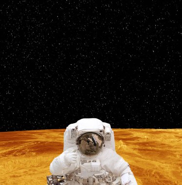 Gezegen yüzeyindeki astronot. Bu görüntünün elemanları furn