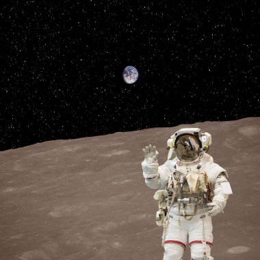 Astronot ayda poz. Bu görüntünün öğeleri