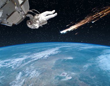 Astronot uzay gemisi ve meteor yağmuru için tutuyor. Öğe