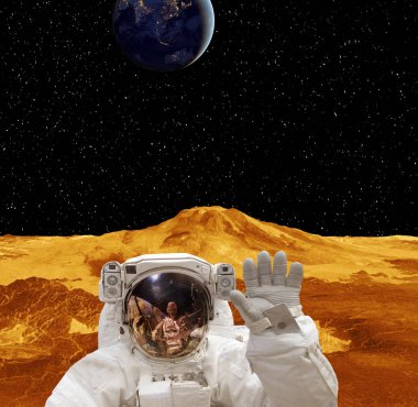 Güneş dışı gezegende poz veren astronot. Arka planda Dünya. 
