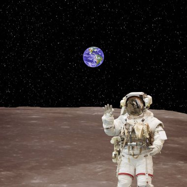 Astronot ayda poz. Bu görüntünün öğeleri