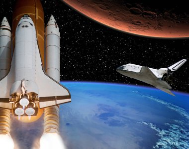 Roket dünyadan Mars'a uçuyor. Mekik uzakta. El