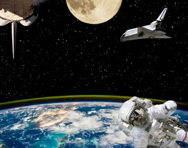 Astronot, uzay gemileri ve ay. Dünya arka planda. Eleme