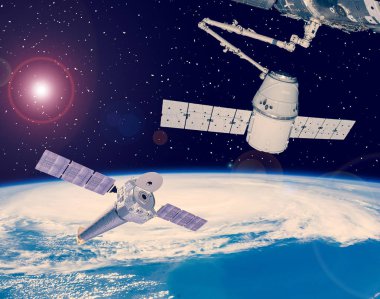 Uzay istasyonu. Dünyanın üstündefarklı uzay gemileri. Öğe