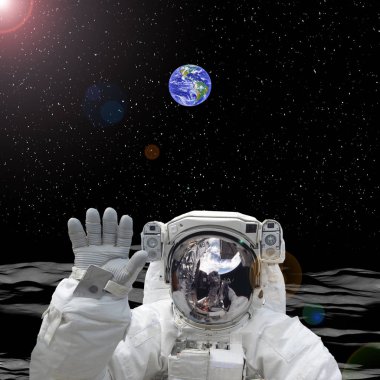 Astronotun arkasında Dünya var. Ay'daki astronot. Elementler 