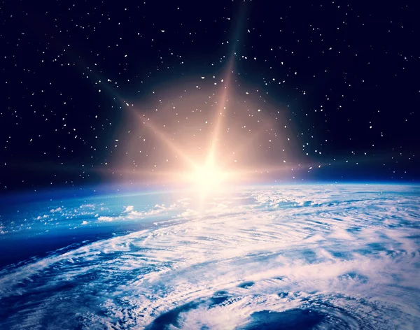 Maravilhoso nascer do sol. Os elementos desta imagem fornecidos pela NASA . — Fotografia de Stock