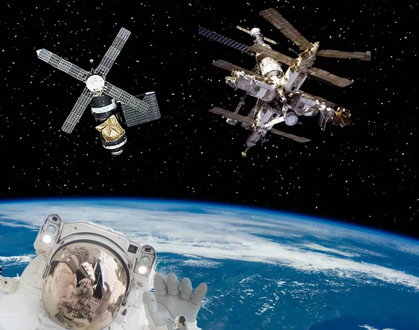 Космонавт и космические корабли. Элементы этого образа — стоковое фото
