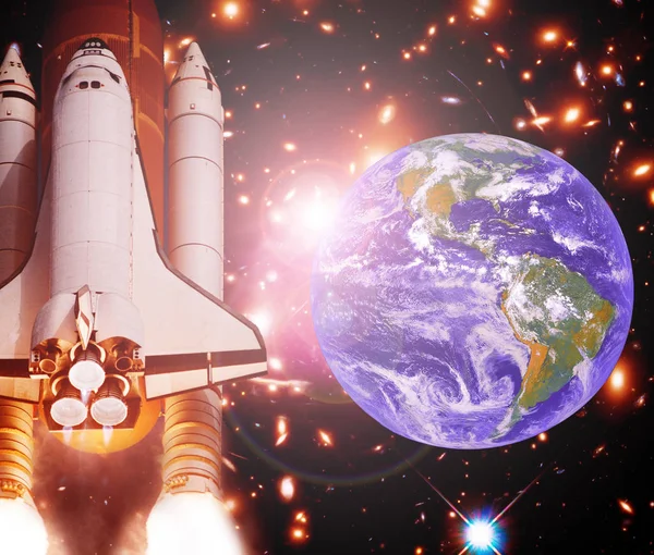 Raket (Shuttle) och Earth Globe. Elementen i denna bild päls — Stockfoto