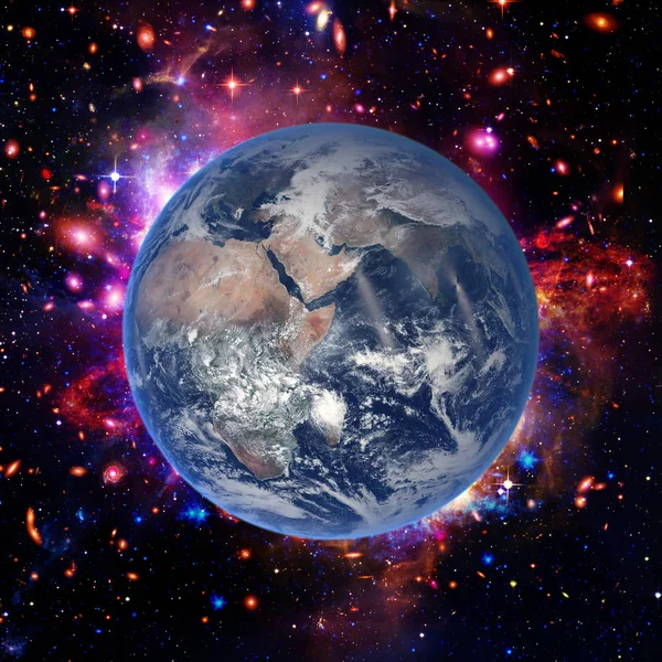 Aarde uit de ruimte met een dramatisch uitzicht. De elementen van deze IMAG — Stockfoto