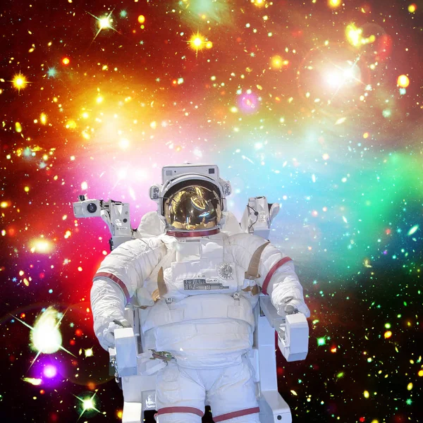 Astronauter och rymden, galaxer och stjärnor. De delar av denna im — Stockfoto