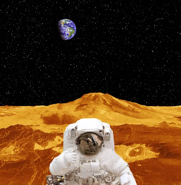 Gezegen yüzeyindeki astronot. Bu görüntünün elemanları furn