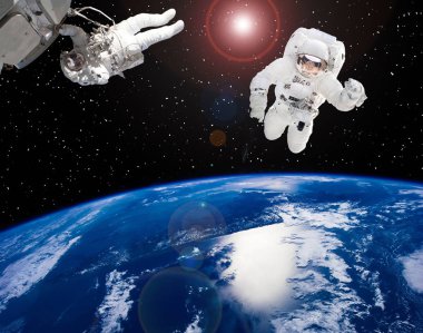 Dünya küresinin üzerinde astronot. Uzay resmi. Elemanları 