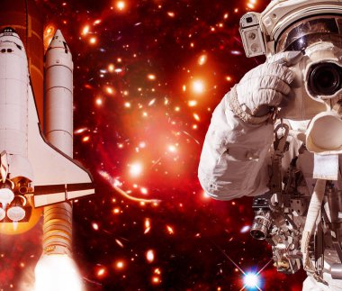 Kamera ve roket (mekik) ile Astronot. Bunun unsurları