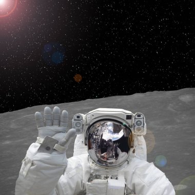 Astronot Ay 'da. Bu görüntünün elementleri NASA tarafından desteklenmektedir