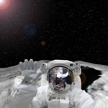 Astronot Ay 'da. Bu görüntünün elementleri NASA tarafından desteklenmektedir
