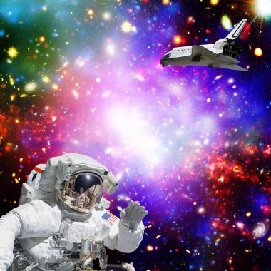 Uzaydaki astronot. Arka planda mekik. Elementler 