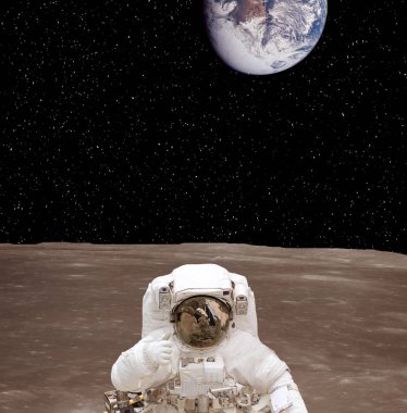 Gezegen yüzeyindeki astronot. Bu görüntünün elemanları furn