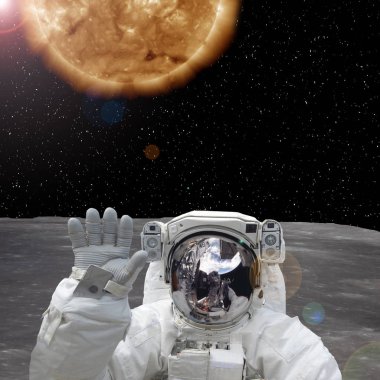 Uzaylı gezegeninde astronot. Arkasında büyük bir yıldız. Elemanları