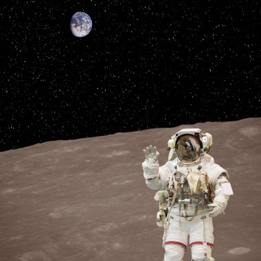 Astronot ayda poz. Bu görüntünün öğeleri