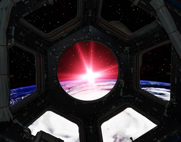 宇宙船の窓からの日の出このイメージ f の要素 — ストック写真