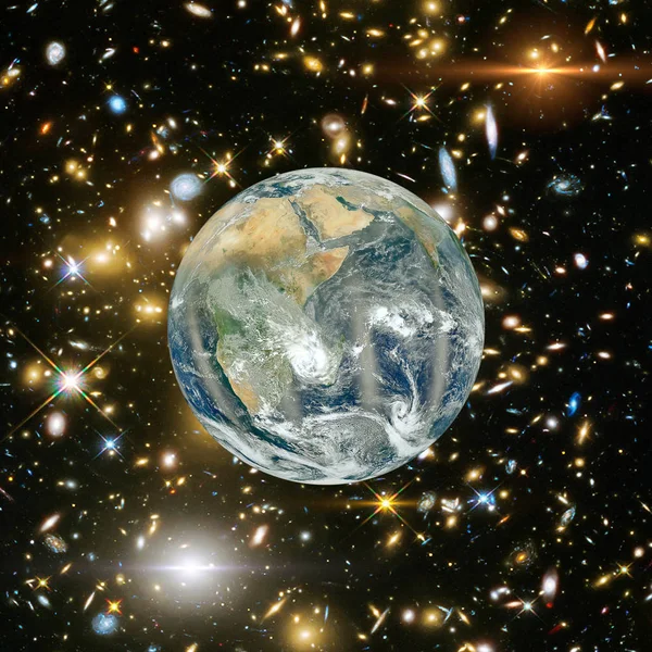 Vista del planeta Tierra desde el espacio. Gas, nebulosa, estrellas. El ele — Foto de Stock