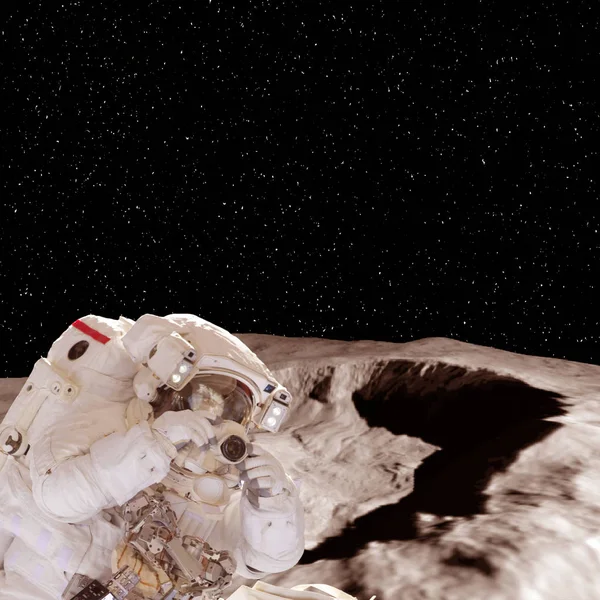 Astronauta com câmera e planeta distante. Missão espacial. O elemento — Fotografia de Stock