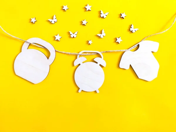 Children Yellow Amber Background Wooden Figures Indicating Date Birth Weight — Stock Photo, Image