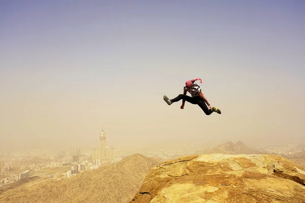 Jabal Thawr yüksek dağında zıplayan adam, Meca