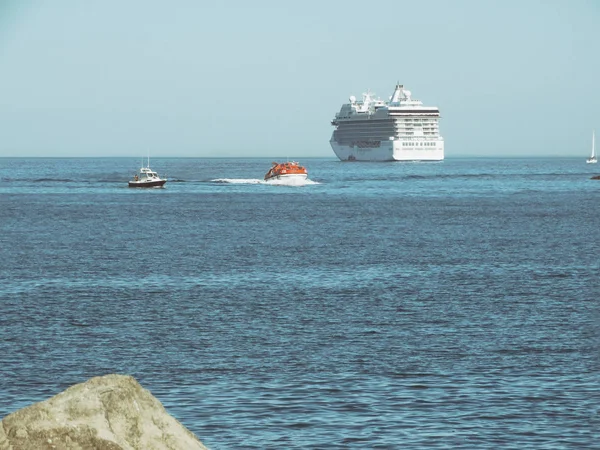 Jacht Lub Statek Wycieczkowy Ocean Atlantycki — Zdjęcie stockowe