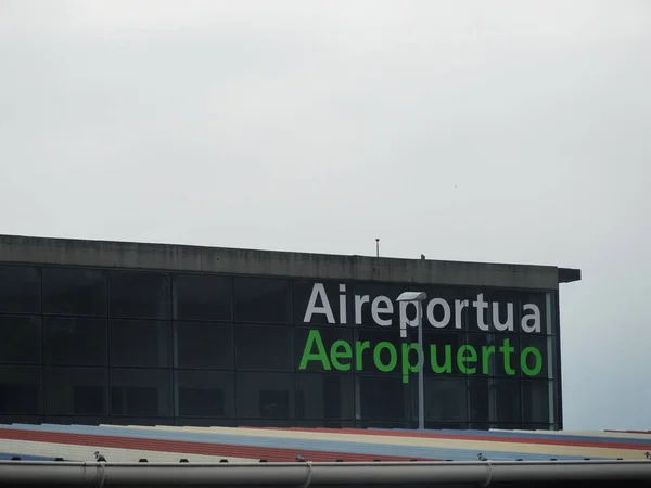 Repülőtér Koncepció Betűkkel Spanyol Baszk Nyelv Őszi 2018 Ban Hondarribia — Stock Fotó