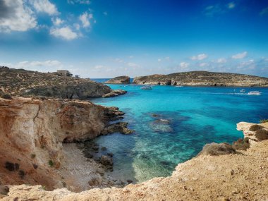 Comino Adası 'ndaki Mavi Göl Malta