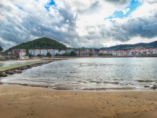 西班牙比斯开城Lekeitio Basque村海岸线 — 图库照片