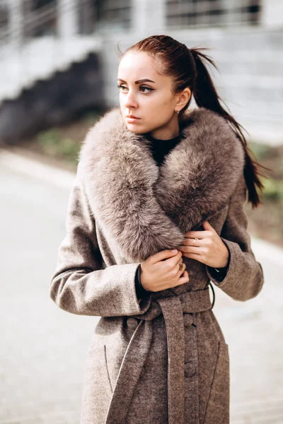 Girl Warm Coat Outdoors Model Outerwear Brunette Long Beige Coat — Stock Photo, Image