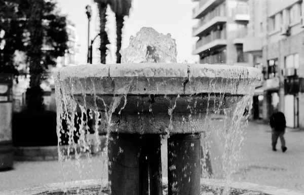 Fontana Strada Mattino — Foto Stock