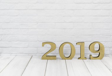 2019 yeni yılda kopya alanı ile beyaz arka plan üzerinde beyaz ahşap masa